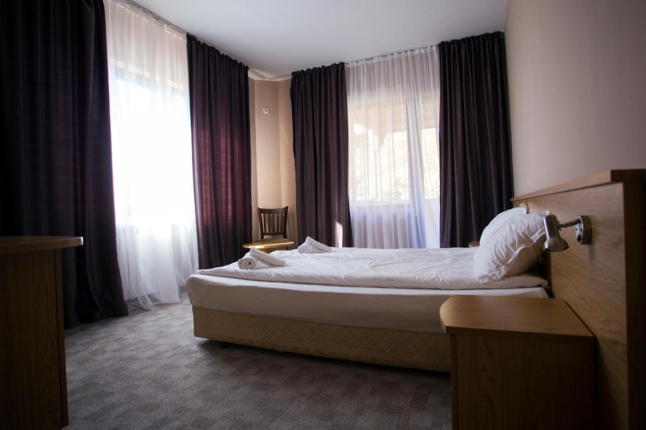 Family Prim Hotel Sandanski Extérieur photo