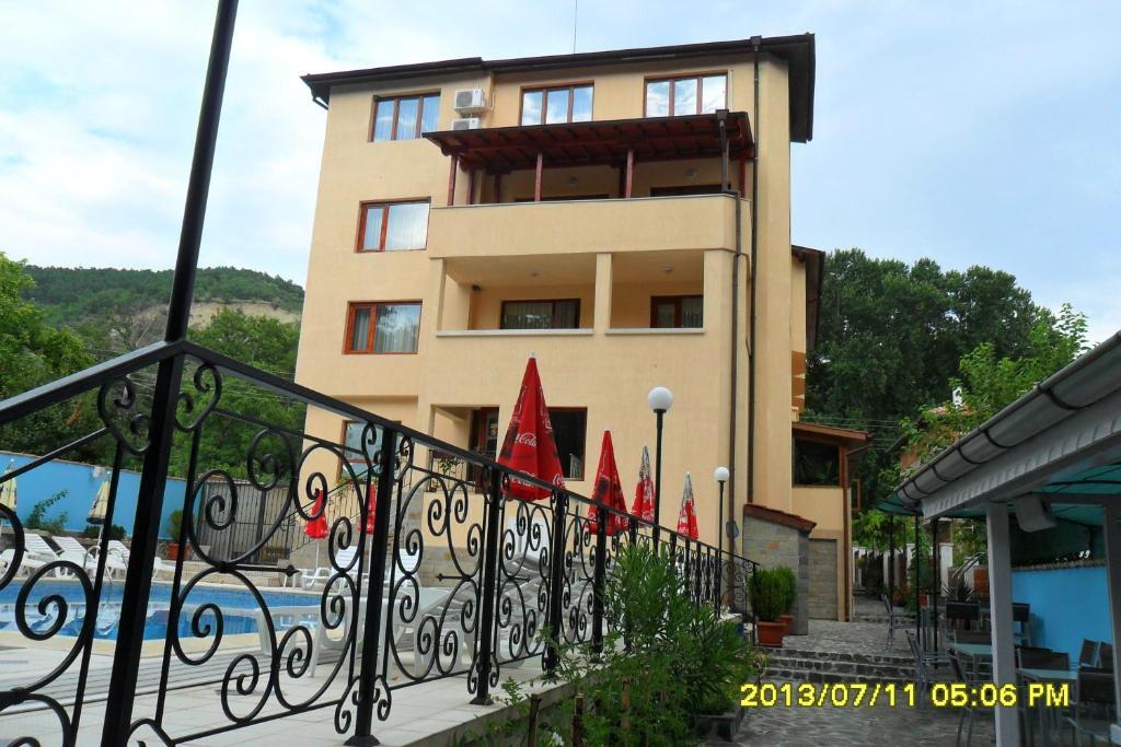 Family Prim Hotel Sandanski Extérieur photo